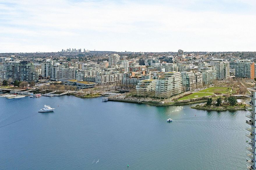 3302 33 Smithe Street