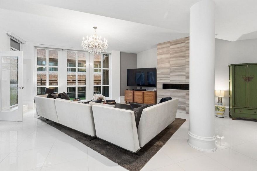 PH2 1102 Hornby Street