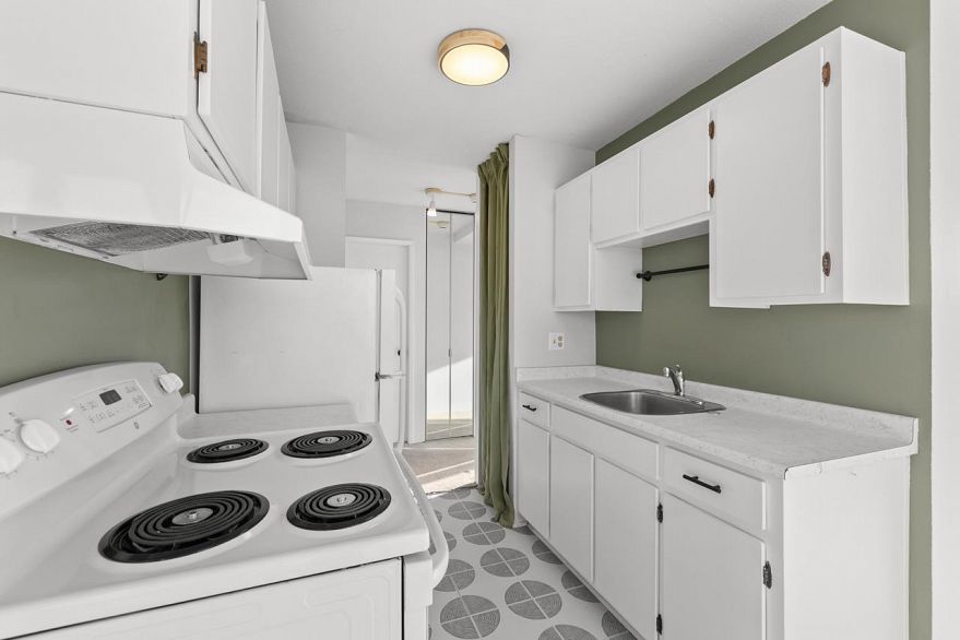 808 1330 Harwood Street