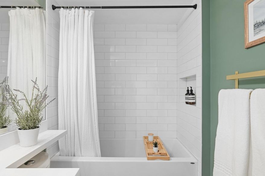 205 2212 Oxford Street