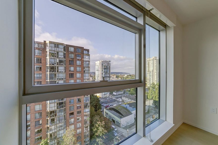 1202 889 Pacific Street