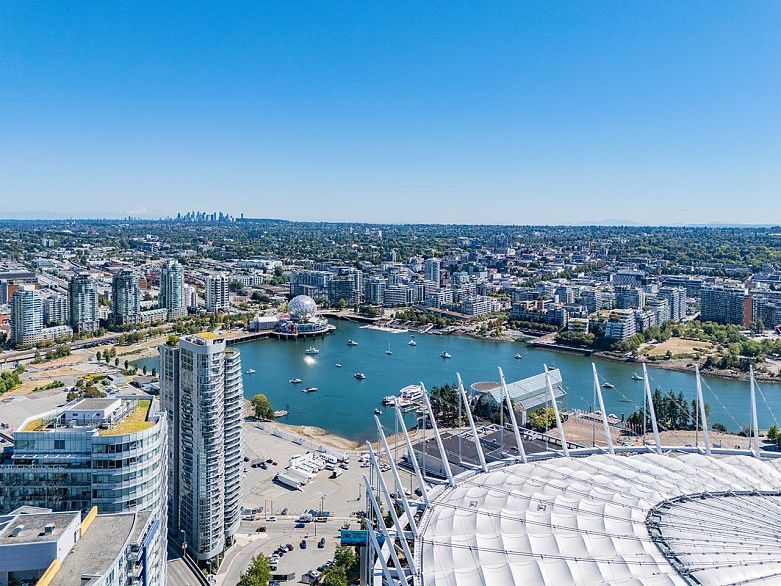 607 161 W Georgia Street