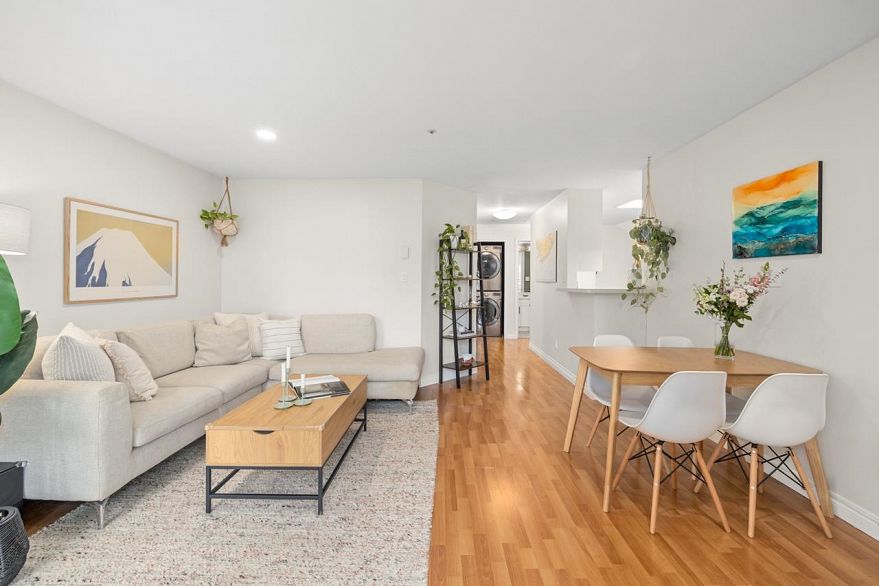 205 2212 Oxford Street