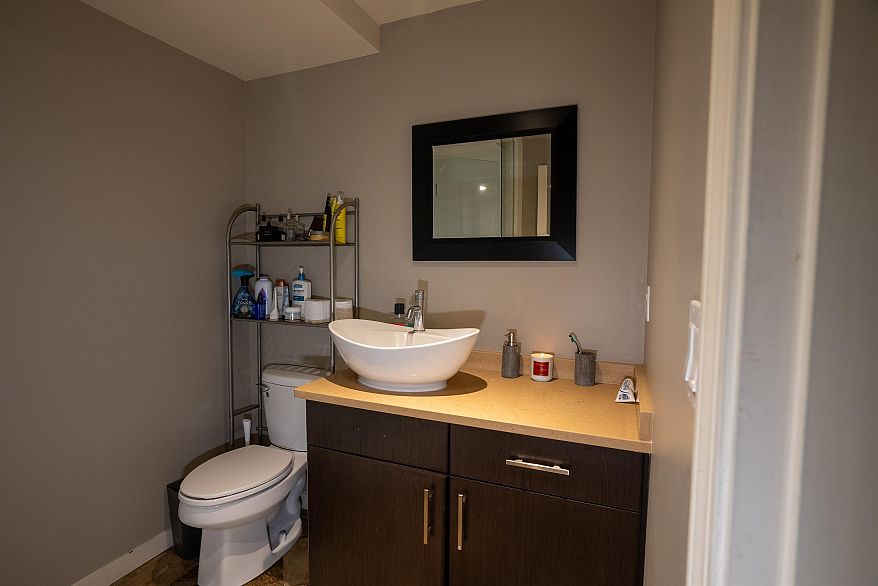 305 1220 E Pender Street