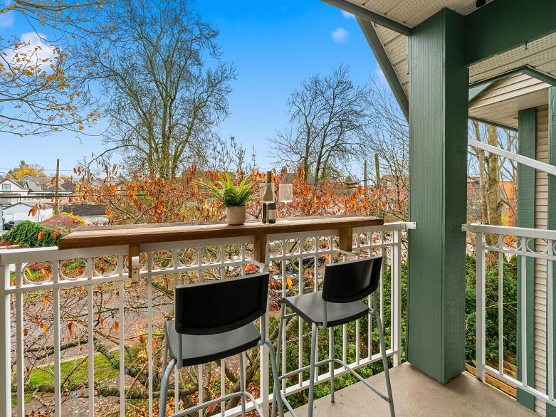 305 1915 E Georgia Street