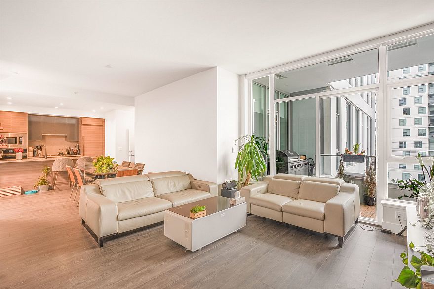 504/505 3438 Sawmill Crescent