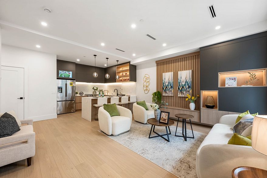 4 3065 Charles Street