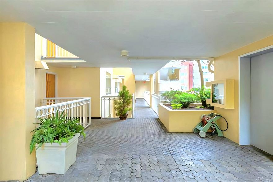 1406 HARWOOD STREET, Vancouver BC V6G 1X5