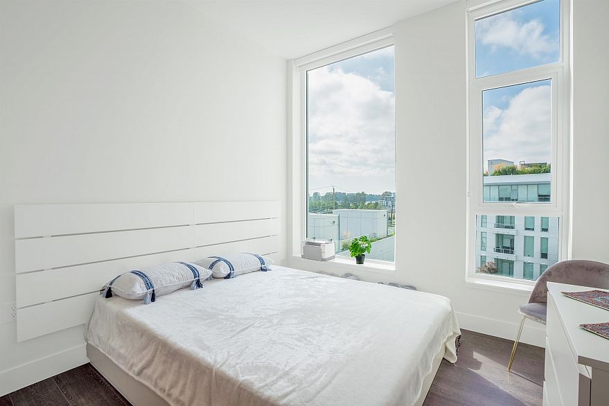 504/505 3438 Sawmill Crescent