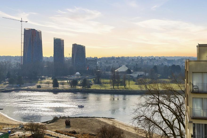 808 1330 Harwood Street