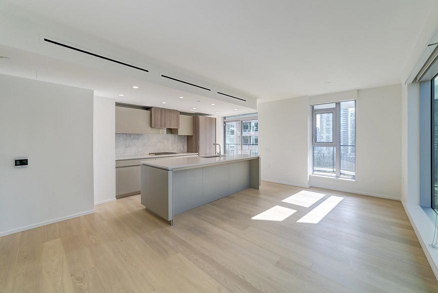 1202 889 Pacific Street