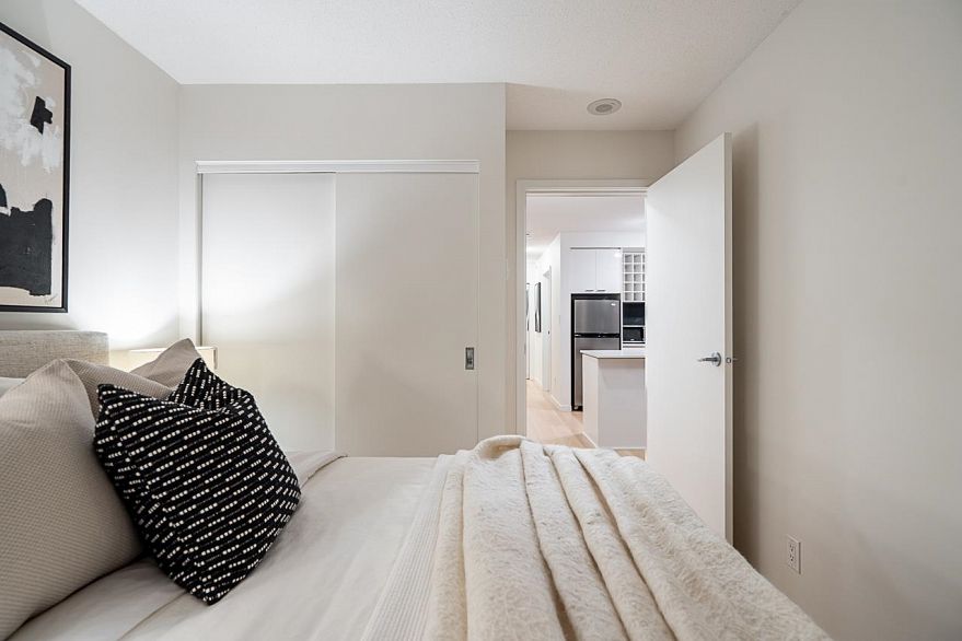 2803 111 W Georgia Street