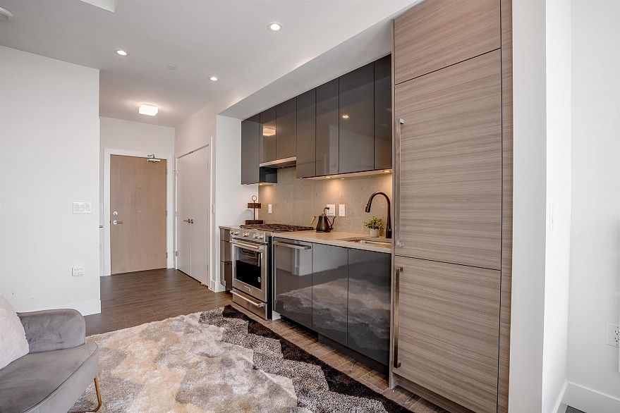 504/505 3438 Sawmill Crescent