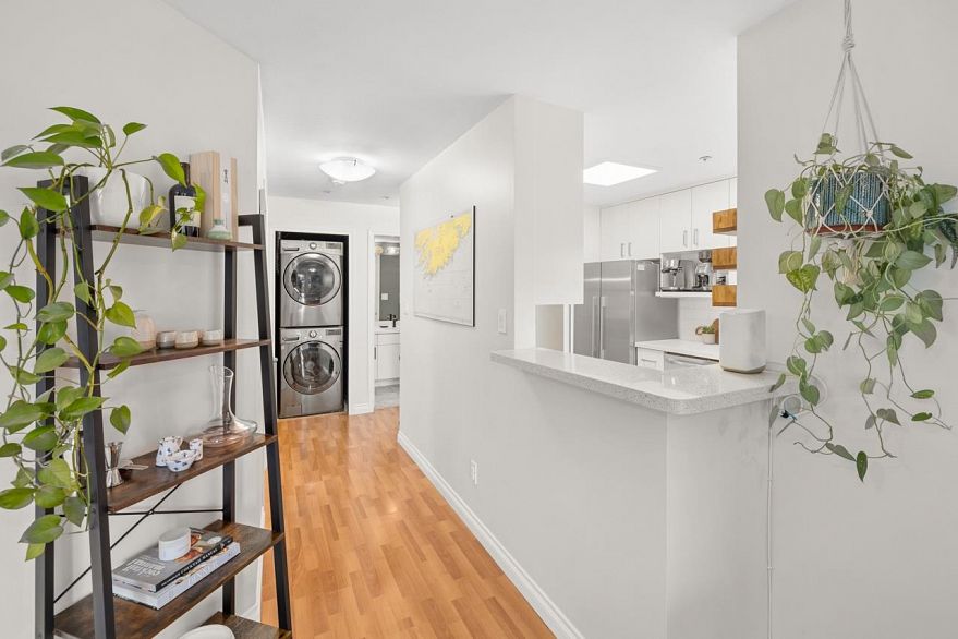 205 2212 Oxford Street