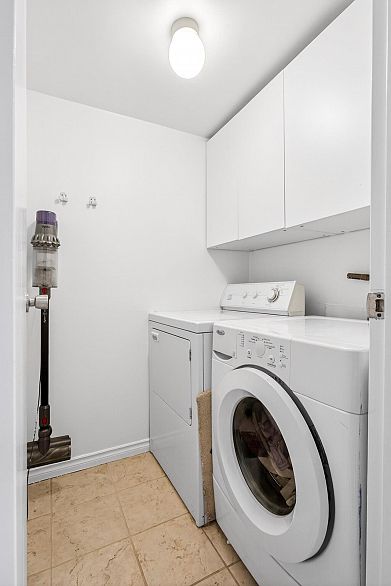 318 1500 Pendrell Street