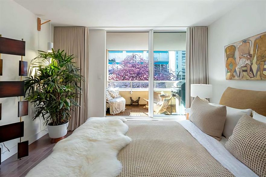 1406 HARWOOD STREET, Vancouver BC V6G 1X5