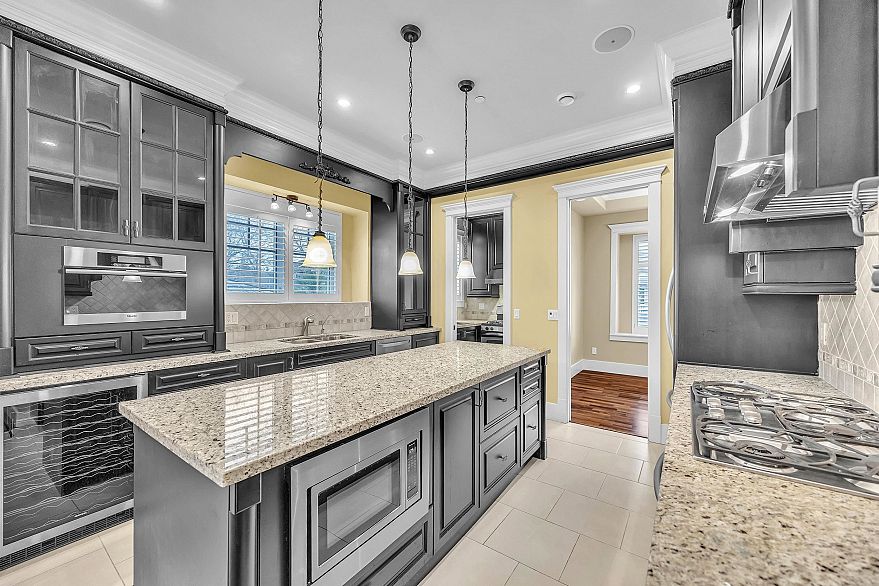 3593 Mackenzie Street