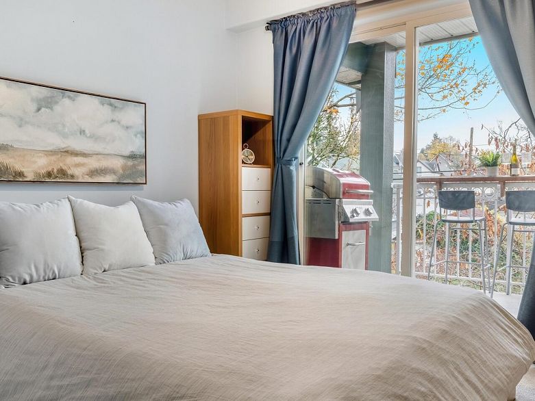 305 1915 E Georgia Street