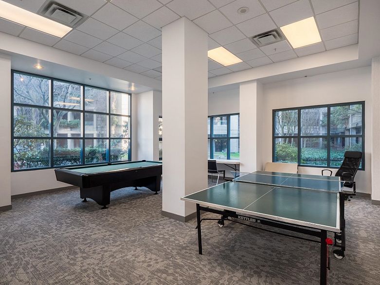 1201 183 Keefer Place