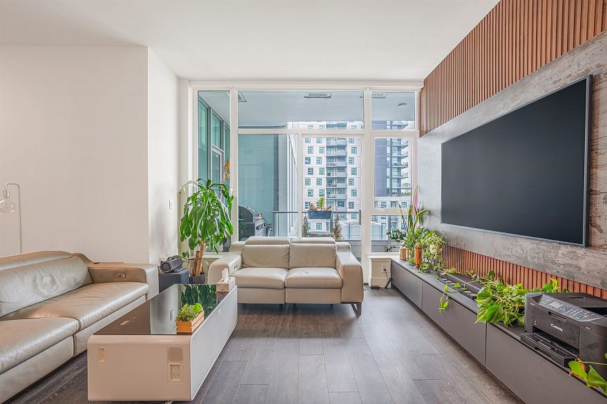 504/505 3438 Sawmill Crescent