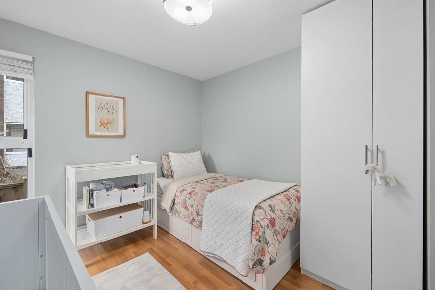 205 2212 Oxford Street