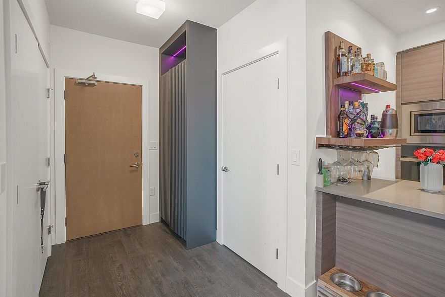 504/505 3438 Sawmill Crescent