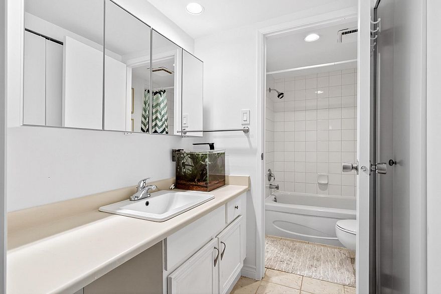 318 1500 Pendrell Street