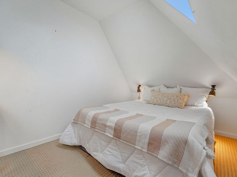 305 1915 E Georgia Street