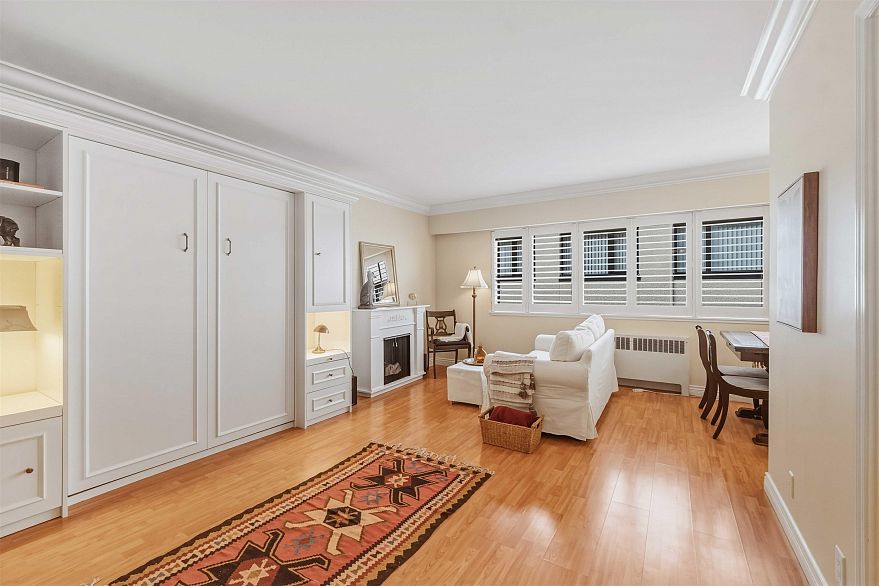 107 1879 Barclay Street