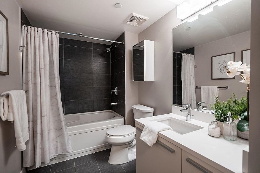 202 1323 Homer Street