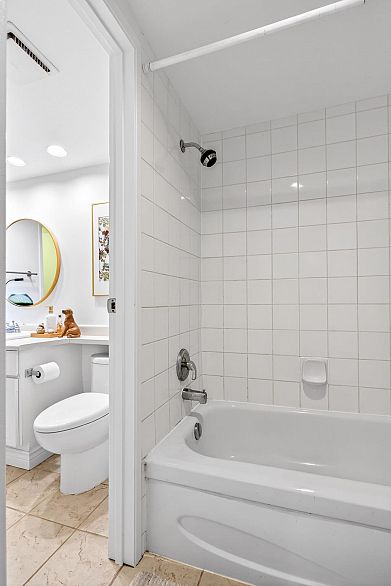 318 1500 Pendrell Street