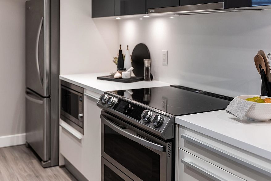 202 1323 Homer Street