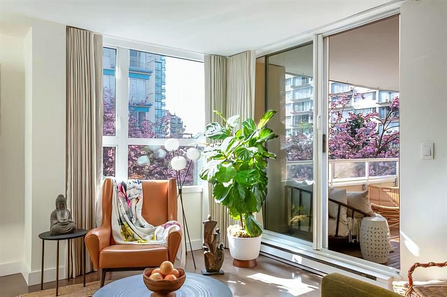 1406 HARWOOD STREET, Vancouver BC V6G 1X5