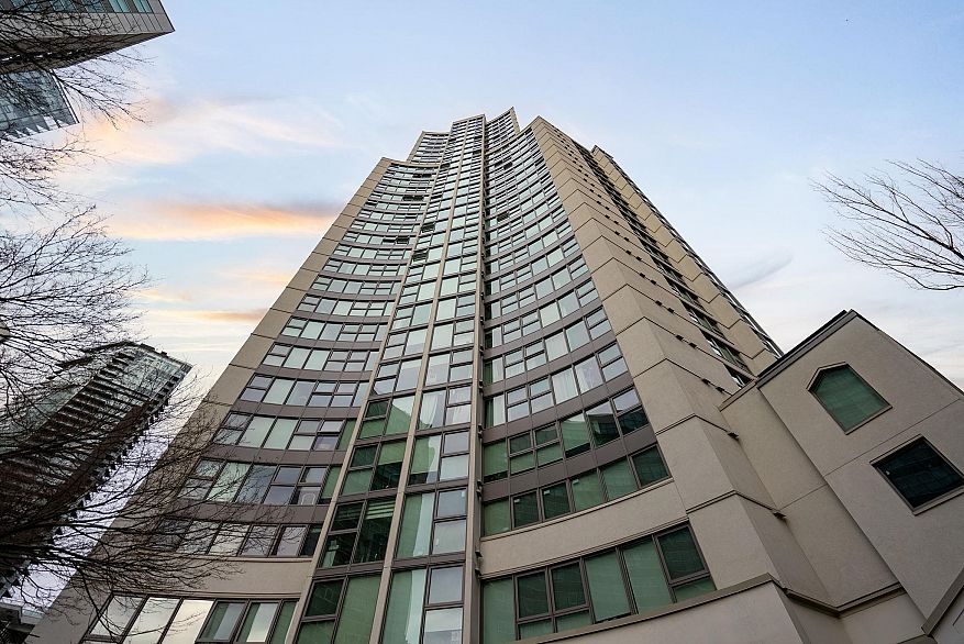 202 1323 Homer Street