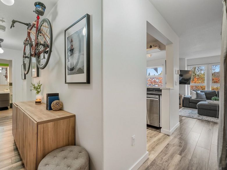 305 1915 E Georgia Street