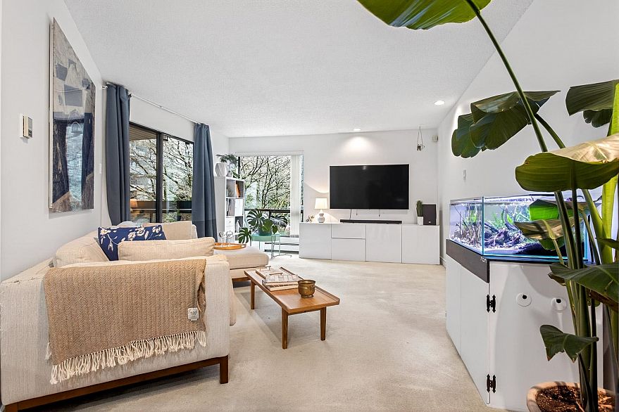 318 1500 Pendrell Street