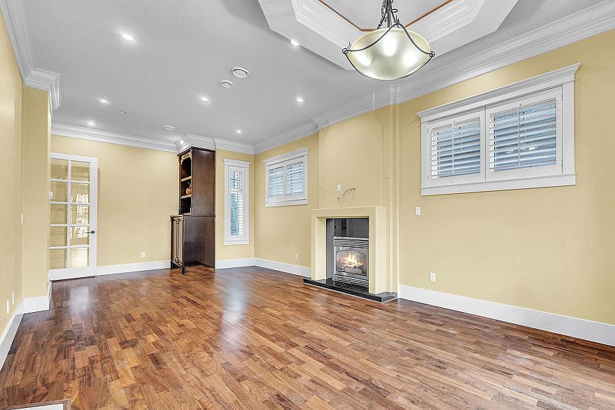 3593 Mackenzie Street