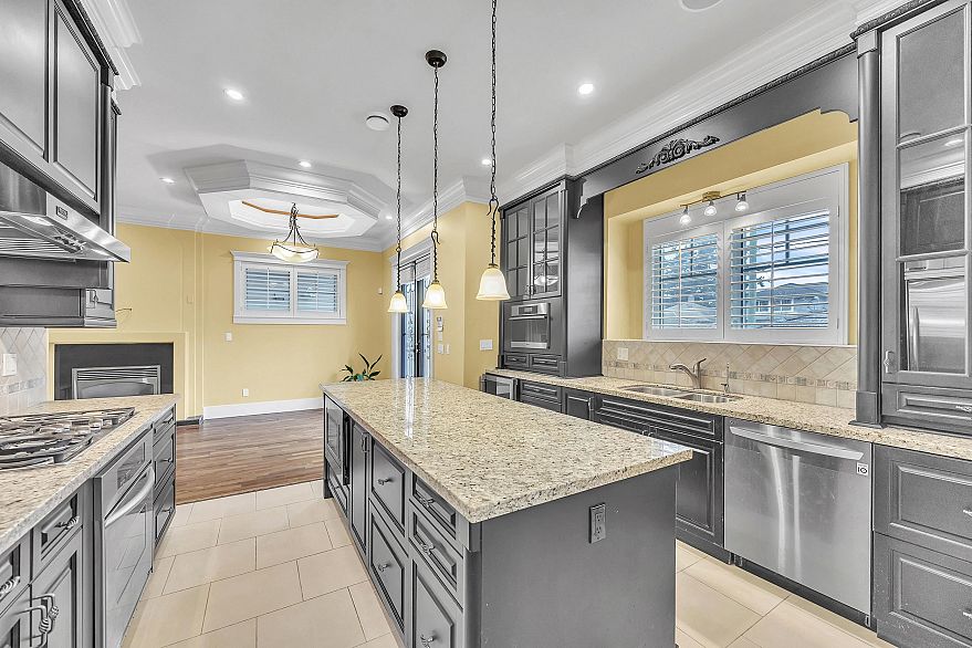 3593 Mackenzie Street