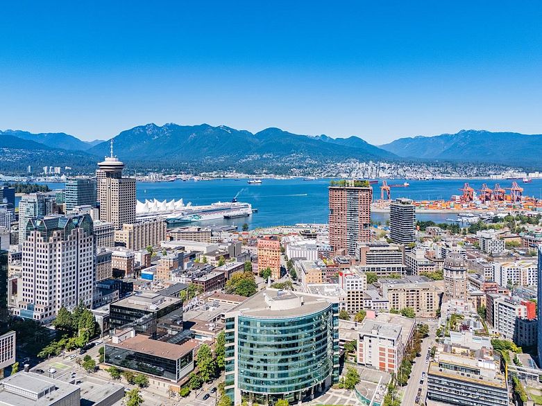 607 161 W Georgia Street