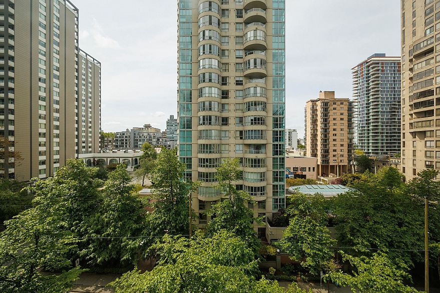 809 1331 Alberni Street