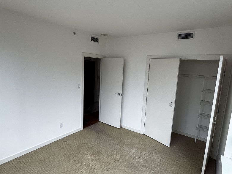 806 1005 Beach Avenue