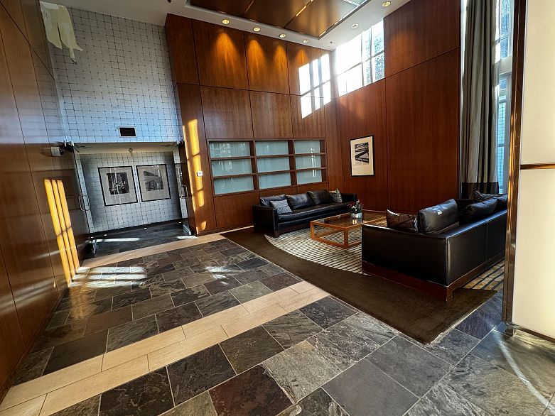 806 1005 Beach Avenue