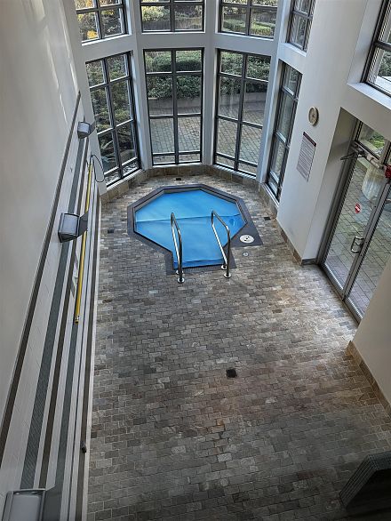 806 1005 Beach Avenue