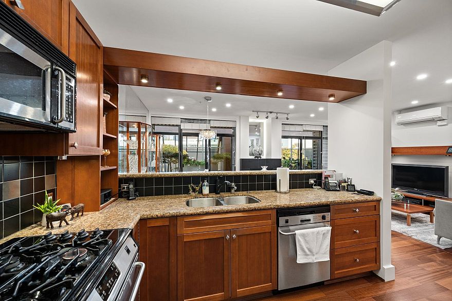 202 1750 W 2nd Avenue