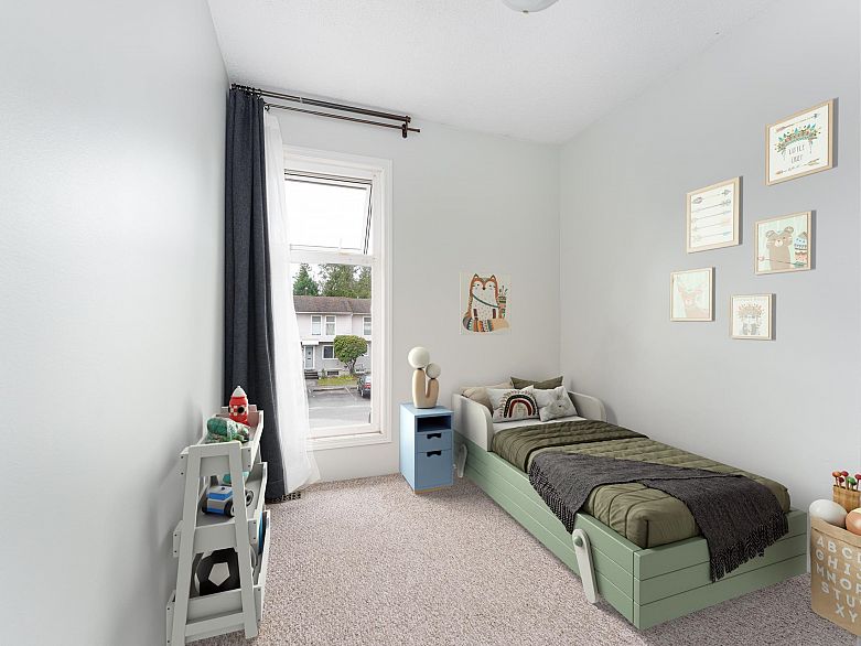 5 3554 E 49th Avenue