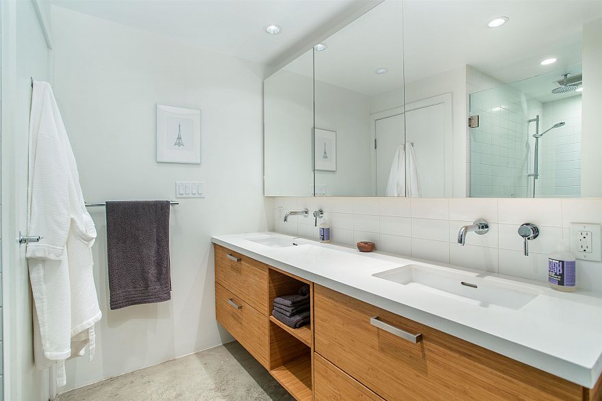 303 55 E Cordova Street