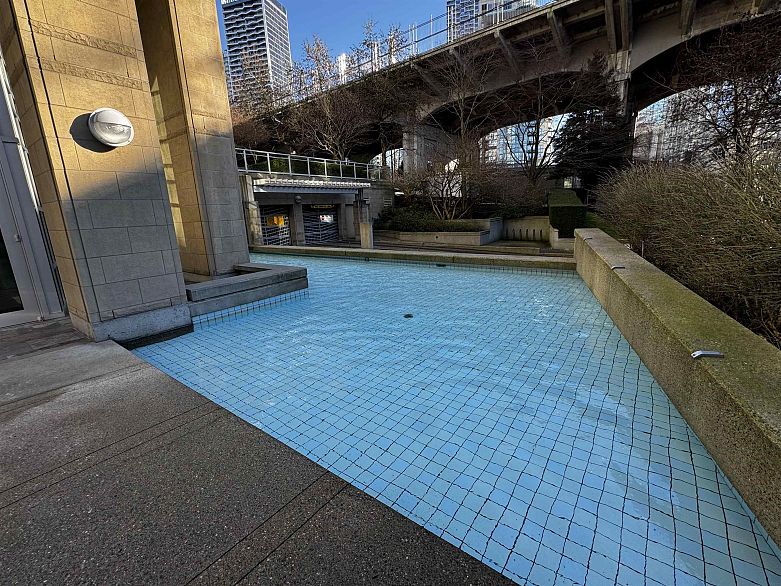 806 1005 Beach Avenue