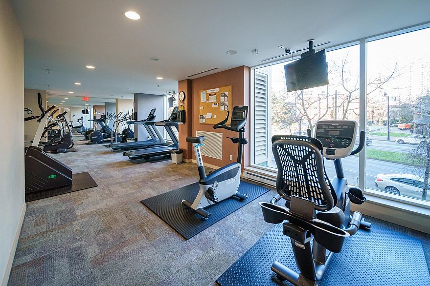 1906 1077 Marinaside Crescent