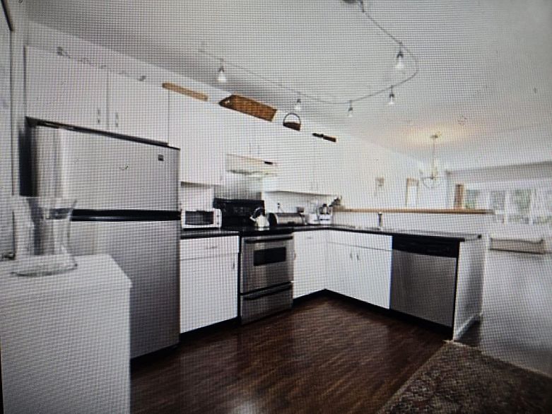 206 2255 Eton Street