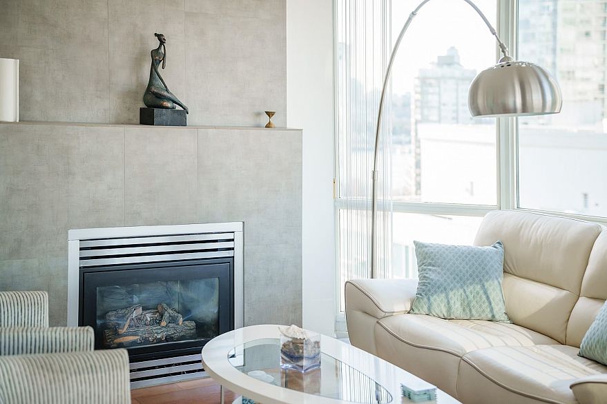 1906 1077 Marinaside Crescent